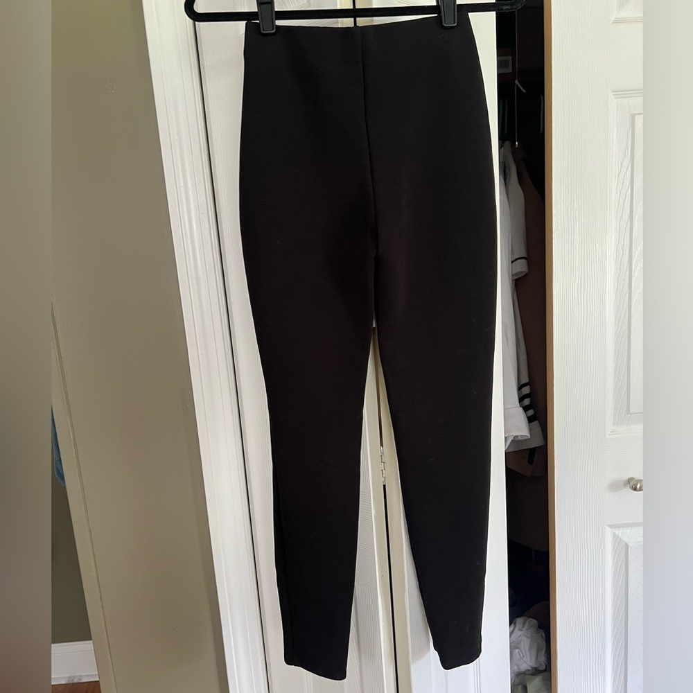 H&M’s ribbed legging